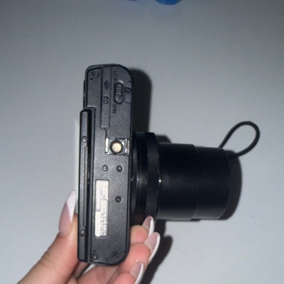 Sony RX100 iii Compact Digital Camera - Picture 4 of 6
